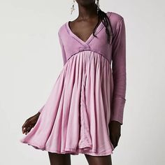 Free People Women’s Millie Mini Dress Sz S Babydoll Peasant Bohemian Pink V Neck Sz: Small Style: Millie Mini Babydoll Pleated Raw Seaming Versatile Dress Neckline: V Neck Color: Pink Closure: Pullover Material: 100% Cotton Top 100% Rayon Skirt Measurements: Bust - 21” Underarm To Hem - 23” Length - 33” Sleeve Length - 25” Wrist - 4” All Measurements Are Taken While Garment Is Laying Flat And Are Approximate Condition: New Without Tags 269 Casual Long Sleeve Dresses For Gatherings, Purple Bohemian Mini Dress For Fall, Casual Dresses For Fall Gatherings, Casual Fall Dresses For Gatherings, Rayon Skirt, Skirt Measurements, People Women, Versatile Dress, Necklines For Dresses