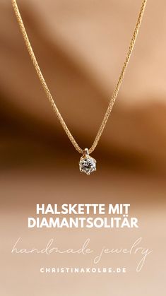 Diese Kette ist das perfekte Accessoire für jeden Tag – aber auch ein echter Hingucker, wenn es mal etwas schicker sein soll. Mit ihrem dezenten Funkeln zieht sie die Blicke auf sich, ohne dabei zu aufdringlich zu wirken. Sie ist leicht und angenehm zu tragen. Ein Schmuckstück, das du lange lieben wirst und das immer passt! 
#SchmuckLiebe #Diamantschmuck #Geschenkideen Ring Verlobung, Gold