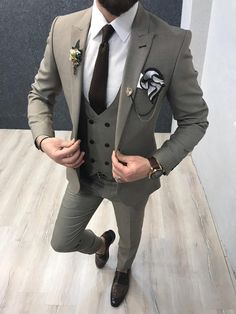 Male Suits, Grey Slim Fit Suit, Mexican Man, Grooms Suit, Grey Suit Men, Paul Gray, Blazer Outfits Men, Slim Fit Suit Men