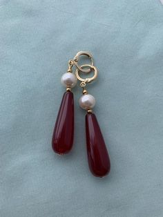 Red AGATE Long Pearl Teardrops, of Regency Historic Reproduction in 16k gold plated brass with Swarovski pearl Teardrop earringsThese natural Dark RED AGATE and Pearl Teardrop earrings were inspired by extant examples of the era, and inspired by the ones worn in 2020's EMMA! Designed with Regency (1800-1815) and late Regency/Romantic (into the 1830's) in mind, but also work great for other eras. This listing is for a pair of reproduction historic real carnelian Teardrop stones in a lovely dark r Red Pearl Drop Earrings For Formal Occasions, Red Teardrop Pearl Drop Earrings, Dark Red Earrings, Pearl Teardrop Earrings, Romantic Earrings, Red Jewelry, Red Earrings, Red Agate, Swarovski Pearls