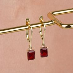 It is a stone that represents passion, true friendship,success and consistency. Our 14K solid gold and rectangular cut dangling garnet earring is suitable for daily use with its special design and is a stylish jewelery that you can use on your special days and gift it to your loved ones. A stylish jewel for you and your loved ones. Time to pamper yourself and your loved ones... Garnet is the birthstone for those born in January. 🤍🤍 Special gifts for your special moments. We produce our jeweler Elegant Oblong Gemstone Jewelry, Rectangular Yellow Gold Earrings For Gifts, Elegant Single Oblong Earring, Elegant Earrings With Rectangular Stone For Anniversary, Gold Rectangular Gemstone Earrings, Rectangular Single Earring For Gift, Rectangular Yellow Gold Earrings With Gemstone, Elegant Rectangular Stone Earrings, Elegant Anniversary Earrings With Rectangular Stone