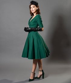 Unique Vintage Delores 1950s Emerald Green Swing Dress Green Vintage Dress, Silver Cocktail Dress, Gaun Fashion, Grunge Dress, Vintage 1950s Dresses