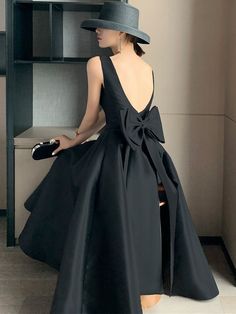 Reformation Wedding, Backless Gown, Celebrity Party, Chique Outfits, Black Prom Dress, Black Prom, Women's Robe, فستان سهرة, Black Evening Dresses