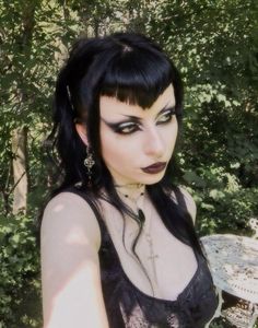 Goth New Years Makeup, Summer Goth Makeup, Alternative Eyebrows, Pretty Goth Makeup, Goth Fairy Makeup, Light Goth Makeup, Simple Face Paint, Black Cat Makeup, Trad Goth Makeup