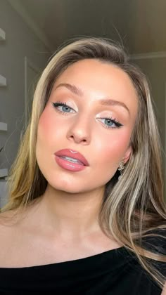 Instagram Makeup Cool Toned Skin, Natural Makeup With Eyeshadow, Natural Bridal Makeup Looks, Wedding Makeup Styles, Classy Eyeshadow Looks, Ball Makeup Looks, Make Up No Make Up, Cool Toned Eye Makeup, Cool Toned Makeup Looks