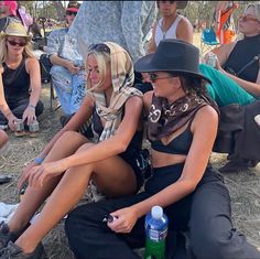 Pitch Music And Arts Festival, Primavera Festival Outfit, Beyond The Valley Festival, Camping Festival Outfits, Pitch Festival Outfits, Pitch Music Festival, Pitch Festival, Hangout Fest Outfit, House Music Outfits