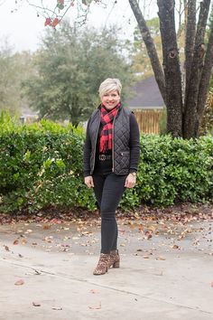 Outfit With Vest, Styles Of Jeans, Sam Edelman Boots, Rolled Up Jeans, Instagram Add