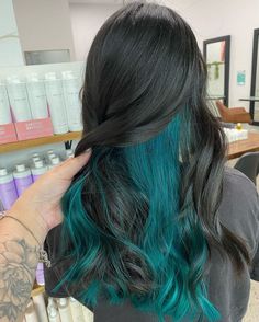 @eclectic_hair with the hidden panel! They used Enchanted Forest for this teal hair color! Under Hair Dye, Underdye Hair, Under Hair Color, Teal Hair Color, Hair Dyed Underneath, Hidden Hair Color, Peekaboo Hair Colors, Underlights Hair, Hair Layers