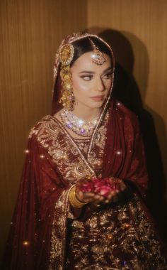 Shadi Pictures, Vmas Red Carpet Outfit, Wedding Fits, Vmas Red Carpet, Asian Wedding Dress, Desi Bride, Bridal Dresses Pakistan, Traditional Indian Dress