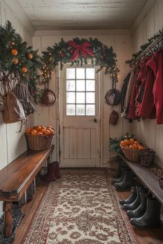 Vintage Farmhouse Mudroom, Old Farmhouse Christmas, Mudroom Decorating Ideas, Country Rustic Christmas, Old Country Farmhouse, Vintage Farmhouse Christmas, Vintage Christmas Decor Ideas, English Country Interiors, Future Christmas