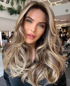 Medium Blonde Hair Color, Blonde Hair Colour Shades, Light Auburn Hair, Layered Haircuts For Women, Medium Blonde Hair, Blending Gray Hair, Dark Blonde Hair