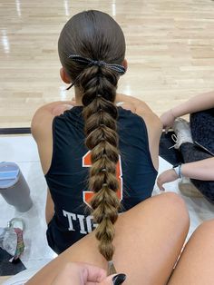 Hair Ideas Athletic, Athletic Hairstyles Volleyball, Cute Hairstyles Soccer, Media Day Hairstyles Soccer, Braid Volleyball Hairstyles, Cute Hair Ideas For Sports, Braided Hairstyles Volleyball, Hair Inspo For Volleyball, Cute Hairstyles For Gymnastics Meets