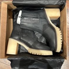 Brand New Free People Leather Ankle Boots. Black Shoe With A Beige Gum Heel. Comes With Original Box And Packaging. Never Worn And In Perfect Condition. Women’s Size 7. Steve Madden Frankie Boots, James Chelsea, Black Shoe, Ankle Boots Black, Free People Shoes, Chelsea Boot, Boots Black, Leather Ankle Boots, Black Shoes