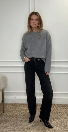 Black Crewneck Sweater Outfit, Aw23 Fashion, Cashmere Sweater Outfit, Grey Jeans Outfit, Grey Sweater Outfit, Gray Crewneck, Black Jeans Outfit, Winter Outfit Inspiration