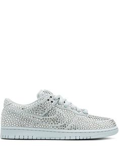 Shop Nike Dunk Low sneakers with Express Delivery - FARFETCH Nike X Cactus Plant, Spring Menswear, Nike Tenis, Yeezy 750, Cactus Plant Flea Market, Expensive Taste, Nike Sb Dunks Low, Nike Sb Dunk, Cactus Plant