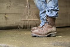 The Rocky Square Toe Logger delivers unmatched comfort on even the toughest job-site. Logger Boots, Outfit Botas, Old Boots, Mens Boots Casual, Work Boot, Cool Boots, Mens Casual, Survival Skills, Western Style