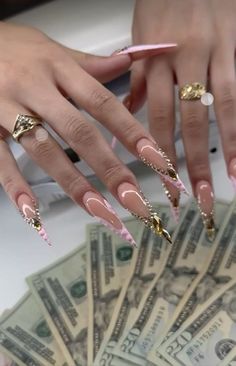 Birthday Nails Stilleto, Freestyle Birthday Nails, Nails Inspo Stiletto, Stilleto Nail Ideas, Pink And Gold Nails Acrylic, Medium Stiletto Acrylic Nails, Libra Nails Acrylic, 21 Birthday Nails Designs, Medium Length Stiletto Nails