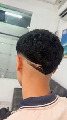 Mid Fade Em V, Boys Haircut Asian, Mid Fade En V, Simple Hair Designs, V Fade, Haircut Asian, Morning Before School, V Cut Hair, Crew Cut Haircut