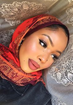 Hijabi Makeup Looks, Hijab Inspo Scarfs, Head Scarf Styles Islamic, Black Hijabi Makeup Looks, Somali Girls Hijab, Makeup Help, Turban Style, Modest Wear, Beautiful Lips