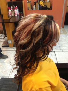 Inspiration de cheveux calico, la tendance audacieuse de 2024 pour un look vibrant et unique. Jamaican Women, Trendy Products, Dyed Hair Inspiration, Women's Hairstyles