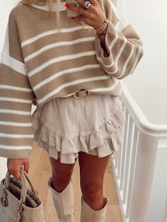 Beige Outfit, Stockholm Fashion, Style Mistakes, Landscape Wallpaper, Spring Summer Outfits, Bathroom Inspiration, Skirt Outfits, Daily Fashion, Look Fashion