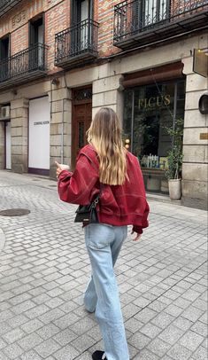 Spring In Madrid Outfits, Winter Spanish Outfits, Madrid Spain Style, Spain February Outfits, Barcelona Aesthetic Outfit Winter, Spain Style Winter, Lisbon Aesthetic Outfits, Spring In Barcelona Outfits, Spain Style Outfits Winter