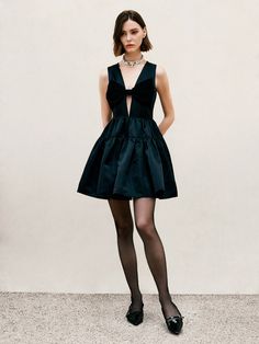 Chic Sleeveless Dress With Bow For Party, Chic Sleeveless V-neck Party Dress, Bow Sleeveless Dress For Party, Glamorous V-neck Sleeveless Dress For Cocktails, Glamorous Sleeveless V-neck Cocktail Dress, Chic Sleeveless V-neck Dress For Cocktail, Chic Sleeveless V-neck Cocktail Dress, Fall Ball, Dresses For Fall