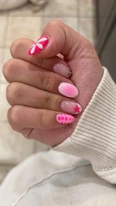 pink, aura, cheetah, snake skin, floral, almond, acyrlics Funky Nails With Gems, Preppy Nails Almond Shape, Utah Nails Fall, Pick Nails Design, Gel X Nail Designs Winter, Aura Nails With Design, Pink Snake Skin Nails, People Doing Nails, Pink Snake Nails