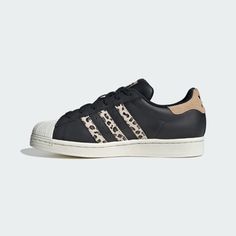 Superstar Shoes, Adidas Shoes Superstar, Superstars Shoes, Iconic Style, Shoes Adidas, Adidas Online, Street Fashion, Black Shoes