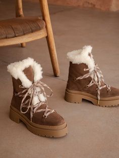 Iga Khaki Brown - Cold weather boots with sheepskin fur lining and notched sole in brown khaki suede leather - Bobbies - Women Winter Fur Boots, Brown Winter Boots, Winter Boots For Women, Winter Capsule, Cold Weather Boots, Weather Boots, Boots Suede, Moon Boots, Silver Prices