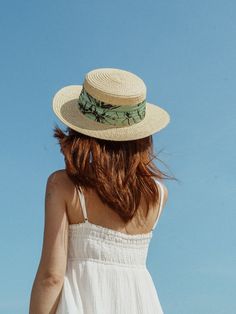 Introducing our "La Isla" Straw Hat with Ribbon Band, a luxurious beach hat made of 100% raffia that transports you to a tropical paradise. Featuring a ribbon band with vibrant floral designs inspired by the natural beauty of Caribbean island life, this handcrafted straw hat is both beautiful and practical. Perfect for sunny days, it's the ideal accessory to add a touch of elegance and island charm to your beachwear. Product Description: Digital printed with floral patterns on ribbon band 2 colo Summer Fedora Panama Hat Made Of Palm Leaf, Palm Leaf Sun Hat For Beach In Spring, Palm Leaf Straw Hat For Vacation, Spring Beach Straw Hat In Palm Leaf, Summer Beachy Sun Hat Made Of Palm Leaf, Beachy Palm Leaf Sun Hat For Summer, Beachy Straw Boater Hat For Vacation, Bohemian Palm Leaf Straw Hat For Vacation, Palm Leaf Straw Hat For Vacation In Spring