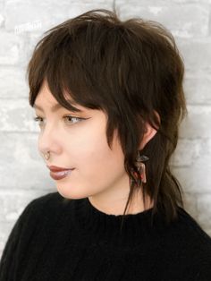 Mullet Haircut Woman, Modern Mullet Haircut, Androgynous Haircut, Short Mullet, Bob Hairstyles With Bangs, Peinados Fáciles Para Cabello Corto, Girl Haircuts