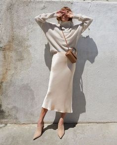 Pull Grosse Maille, Minimalist Moda, Look Zara, Biker Shorts Outfit, Silk Midi Skirt, Slip Skirts, Midi Skirts, A Skirt