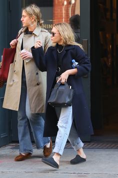 Clogs Outfit Winter, Birkenstock Outfit Fall, Birkenstock Clogs Outfit, Birkenstock Boston Outfit, Clog Outfit, Boston Outfits, Olsen Twins Style, Birkenstock Outfit, Clogs Outfit