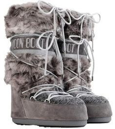 00s Shoes, Fluffy Shoes, Dr Shoes, Funky Shoes, 2000s Fashion Outfits, Aesthetic Shoes, Moon Boots, Swag Shoes, Winter Fits