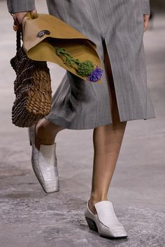 Лоферы, Bottega Veneta spring 2025, Loafers outfit Celebrity Bags, Loafers Outfit, Runway Details, Spring 2025, Leather Denim, Leather Dresses