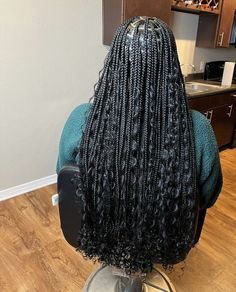 Godets Braids, Goddess Braids Waist Length, Mid Back Goddess Braids, Peekaboo Bohemian Braids, Small Knotless Boho Box Braids, Boho Peekaboo Braids, Notlessbox Braids With Curls, Boho Knotless Braids Medium Length, Medium Knotless Goddess Braids