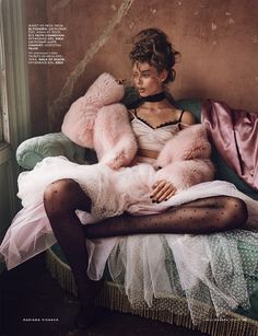 ondria hardin by mariano vivanco for vogue russia november 2015 | visual optimism; fashion editorials, shows, campaigns & more! Ondria Hardin, Mariano Vivanco, Mert And Marcus, Model Pose, Space Girl, Cooler Look, Vogue Russia