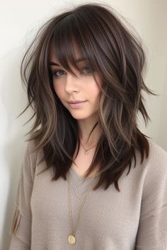 28+ Medium Hairstyles Ideas for Women 4 Rich Girl Hair, Brown Hair With Lowlights, Chop Chop, Medium Hairstyles, Haircuts For Medium Hair, Foto Art, Long Layers, Medium Hair Cuts, Hairstyles Ideas