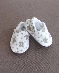 Elephant  style baby shoes  Size 1 (0-3 months) 3.5 in Size 2 (3-6 mo) 3.75  Size 3 (6-9 Mo.) 4.25 Size 4 (9-12 mo) 4.5 Non slip bottoms Size 5 (12-18 mo.) 5.25 walker  Size 6 18-24 months walker Baby items can be washed in washing machine on gentle or washed by hand in warm water. ALL ITEMS ARE HANDMADE TO ORDER  Shipping time is 1-2 weeks  Please verify your mailing address at time if order  Any questions please send a message me will try to answer within 24 hours  Thank you for looking :) Cute White Booties With Soft Sole, Playful White Booties For Playtime, Cute White Slip-on Booties, White Slip-on Cute Booties, Elephant Fashion, Elephant Theme, Baby Shoe Sizes, Elephant Baby, Baby Walker