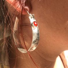 BUY 2 ITEMS GET 55% FOR WHOLE SHOP ( PROMO COD: SAVE55 ) BUY 300 $ GET 60 % FOR WHOLE SHOP ( PROMO CODE: SAVE60) ✨ Handcrafted Hammered Silver Earrings With Red Carnelian ✨ These exquisite concave tapered earrings are designed for the free spirit who loves unique and bold jewelry. Each earring is handcrafted with a hammered silver finish, making every piece one-of-a-kind. The vibrant red carnelian gemstone adds a touch of fiery elegance, perfect for any occasion. These earrings are a beautiful balance of bohemian style and timeless elegance. 15 gr, 40x45mm Size 🎁 Perfect for Gifting 🎁 👉 Order Now and add a touch of handmade artistry to your jewelry collection! *With a Nice Packing Together With Small Gift.🎉 If you have any question, please feel free to contact me. We will be happy to h Red Carnelian, Handmade Jewel, Bold Jewelry, Carnelian Stone, Earring Gift, Red Agate, Hammered Silver, Boho Stil, Jewelry Earrings Hoops