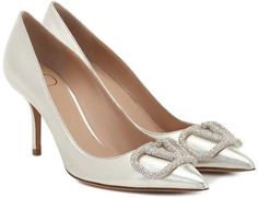 Valentino Garavani VLOGO leather pumps Hello Lover, Leather Pumps, White Shoes, Valentino Garavani, Pumps, Wardrobe, Heels, Leather, White