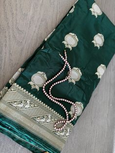 This Beautiful  Pure Banarasi Silk Saree has outstanding finished Zari  Woven Work all over the body and Border. The Gorgeous Zari Woven Pallu with Tassels has taken it's beauty to the next level!  Comes with an unstitched matching blouse piece. Material:  Pure Silk Fall & Pico ✅  ** Jewellery is not included! Disclaimer: slightly color variations may be possible due to light effects! Wedding Saree Embroidered Fabric With Meenakari, Bollywood Style Semi-stitched Traditional Wear With Meenakari, Paithani Silk Embroidered Fabric For Wedding On Eid, Wedding Embroidered Fabric With Meenakari In Banarasi Silk, Elegant Green Banarasi Silk Choli, Elegant Paithani Silk Blouse Piece With Meenakari, Elegant Meenakari Blouse Piece For Festive Occasions, Eid Kundan Dupatta With Motifs, Eid Semi-stitched Meenakari Traditional Wear