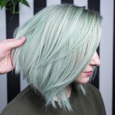 Light to Dark Green Hair Colors - 22 Ideas to See (Photos) Unique Fall Hair Colors, Hair Colors Ideas, Dark Green Hair, Mint Hair, Ideas For Short Hair, Unique Fall