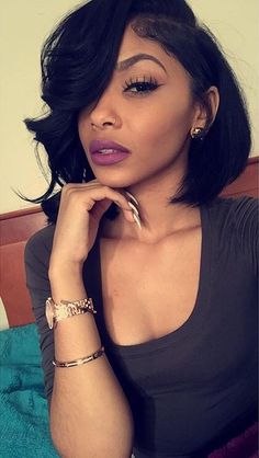 . Short Bob With Deep Side Part, Sew In Weave Hairstyles Black Women, Side Bob Black Women, Oval Face Shape Women, Face Shape Women, Hairstyle For Oval Face, Oval Face Shape, Short Hair Black