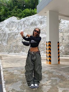 Tomboy Stil, Pakaian Hipster, Looks Hip Hop, Concert Fit, Street Wear Outfits, Cargo Pants Outfit, Streetwear Mode, Outfits Streetwear, Casual Wide Leg Pants