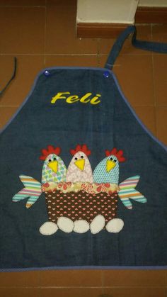 an apron with three chickens on it