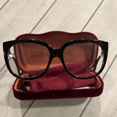 New Gucci Reading Glasses Designer Clear Sunglasses For Formal Occasions, Formal Gucci Sunglasses With Glass Lenses, Gucci Designer Clear Sunglasses, Designer Gucci Clear Sunglasses, Designer Formal Glass Sunglasses, Gucci Clear Sunglasses, Oversized Black Sunglasses, Gucci Frames, Leather Eyeglass Cases