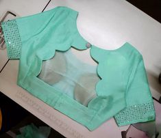 Blouse Neck Designs Backside, Latest Fashion New Designer Blouse Design, Blouses Back Designs Latest, Canvas Neck Designs, Cotton Blouse Neck Designs, Fancy Blouse Designs Back Neck, Small Sleeves Blouse Designs, Back Neck Designs For Blouses For Wedding, Plan Blouse Designs Latest