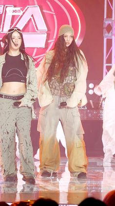 newjeans hyein 'supernatural' outfit Hyein Style, Newjeans Stage Outfit, Hyein Outfit, Hyein Supernatural, Mv Outfits, Cover Dance